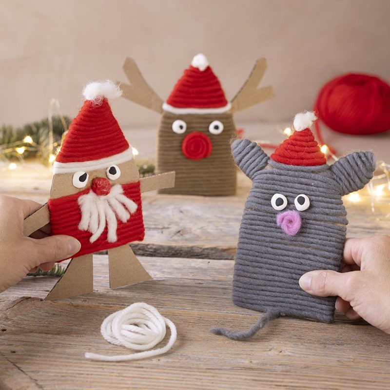 Maak de kerstman en zijn vrienden van karton en garen