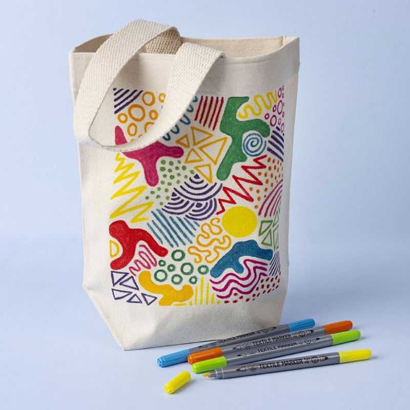 Kleine stoffen tas met vrolijk jaren 80 patroon in stiftdesign