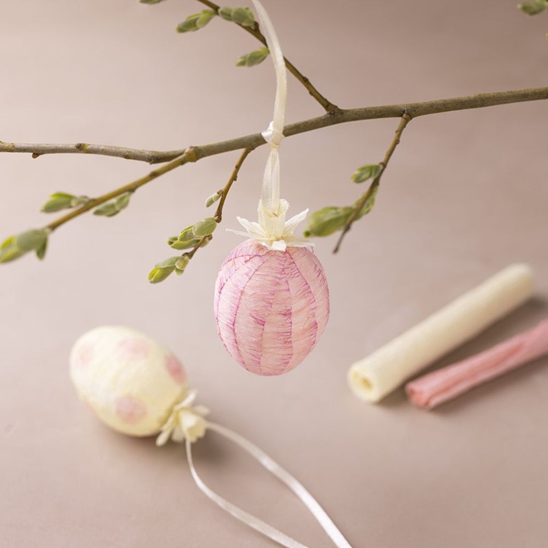 Crêpepapier paasei met mini-narcis