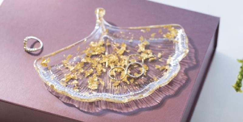 Luxe gouden details in transparante hars