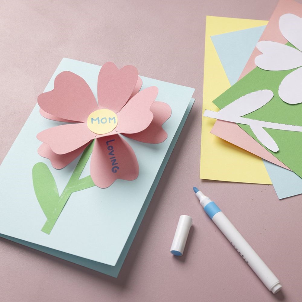 Kartonnen bloemenkaart met lieve groeten voor mama