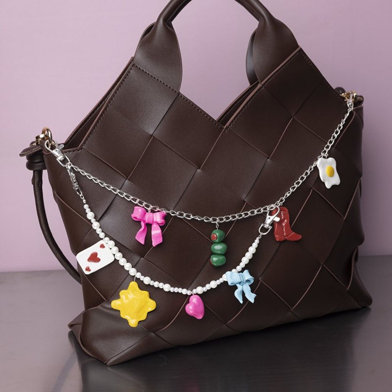 Bedelketting maken van fijne klei