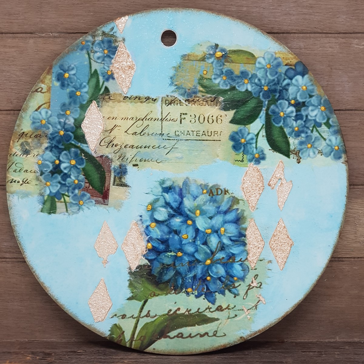 Terracotta label met mixed media en Cadence