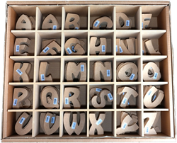 Display met alfabet 8 cm