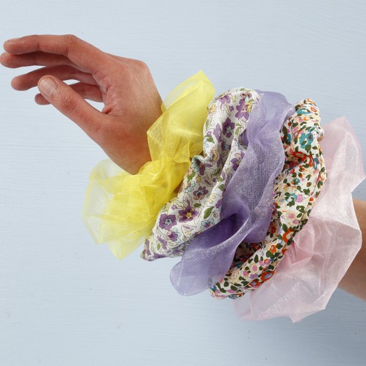 Zelfgemaakte scrunchie voor je haar