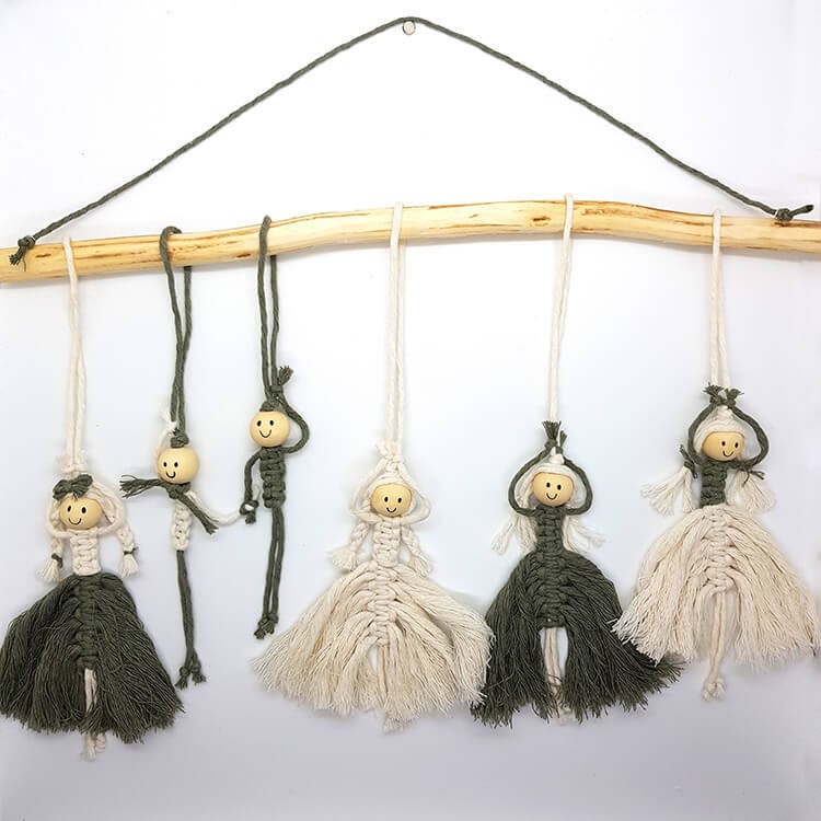 Macramé ballerina&apos;s