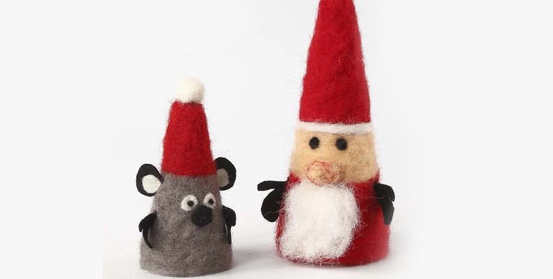Kerstfiguren gemaakt van styropor en naaldvilten