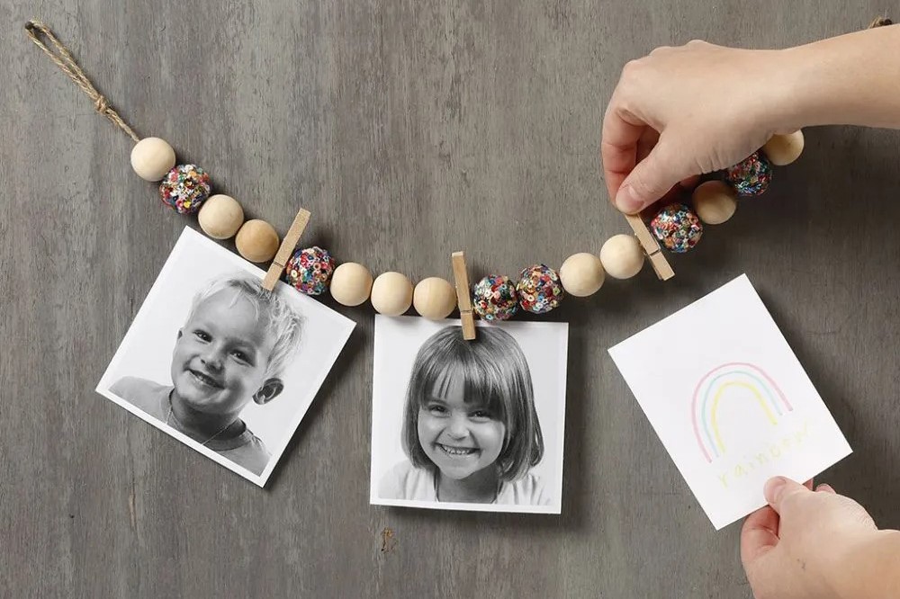 Gedecoreerd koord voor het ophangen van foto&apos;s