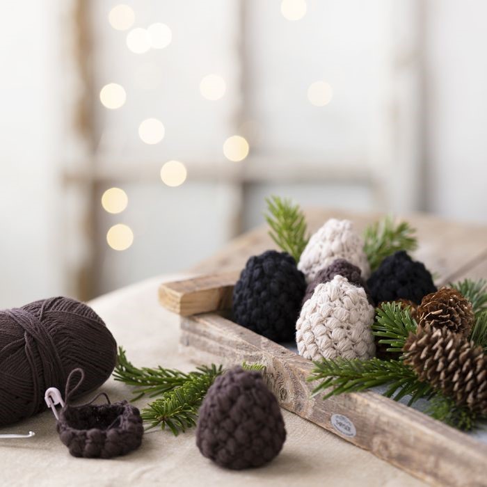 Denneappel haken met puffsteken