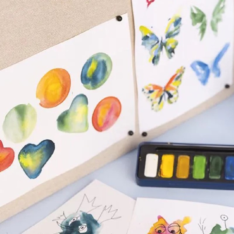 Gebruik uitstekers en aquarel om te schilderen