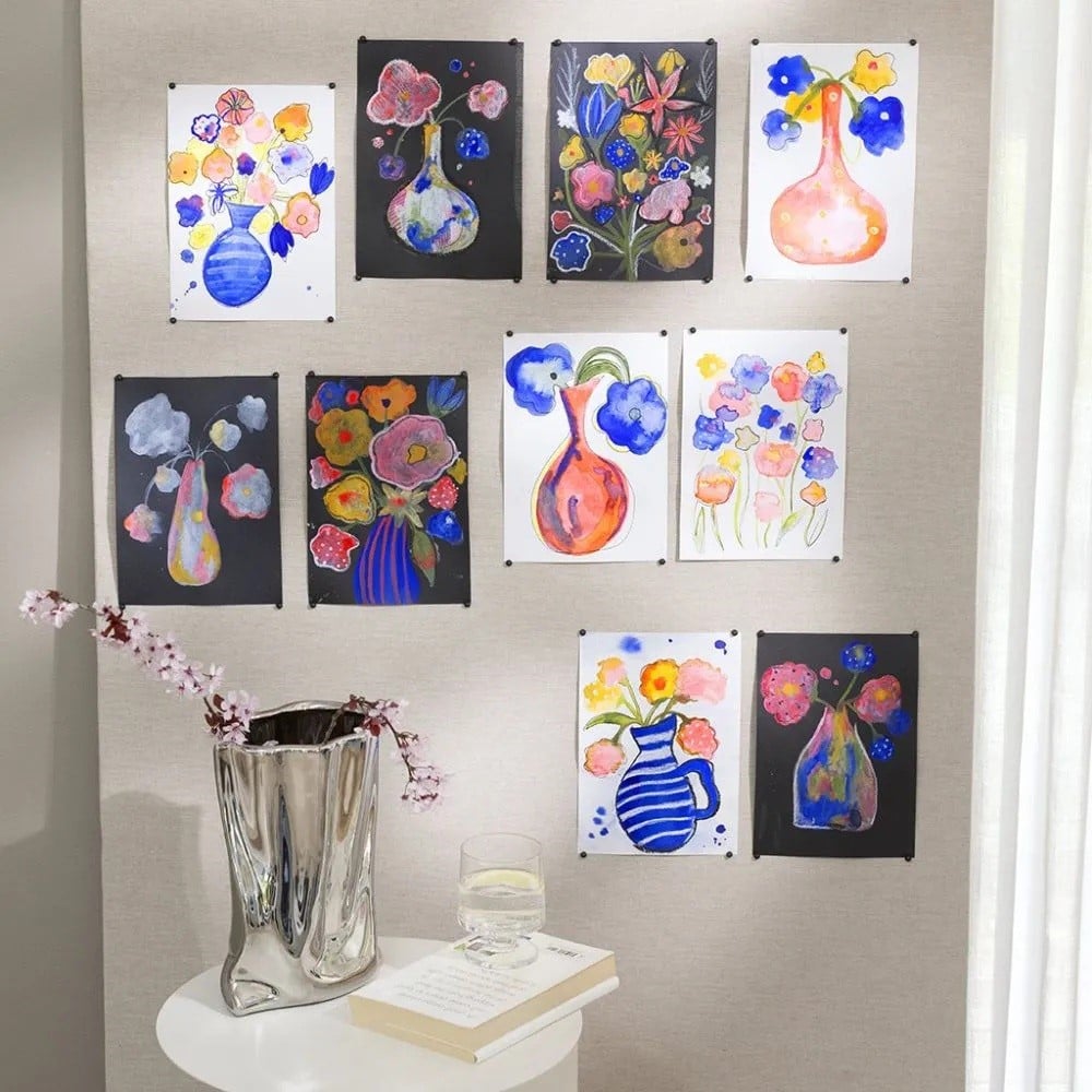 Kunstwerk met waterverf, oliepastel en stift